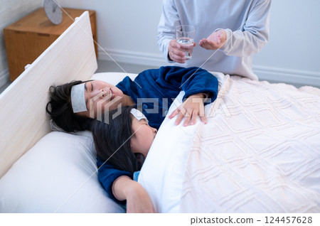 哺乳期的父親 哺乳期的父親 124457628