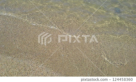 透明的海洋和沙灘 透明的海洋和沙灘 124458360