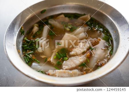 Kuay jab, boiled Chinese pasta dish with crispy pork 124459145