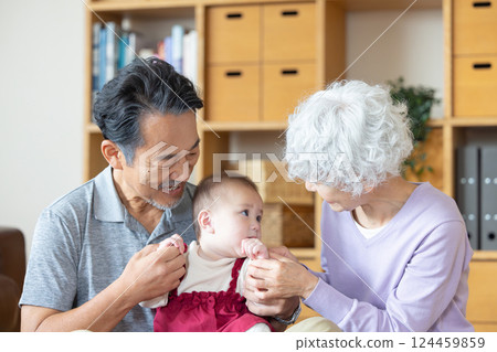 Grandparents and grandchildren together smiling 124459859