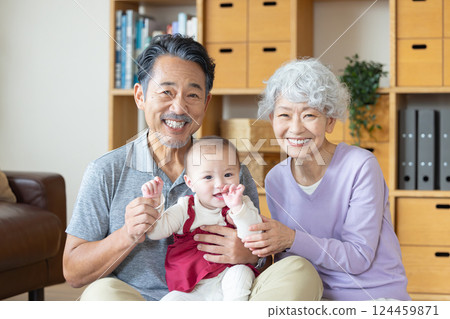 Grandparents and grandchildren together smiling 124459871