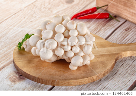 Raw asian mushrooms buna shimeji Raw asian mushrooms buna shimeji 124461405