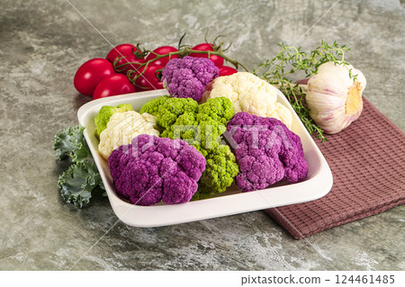Raw cauliflower different colors heap Raw cauliflower different colors heap 124461485