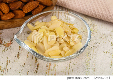 Sliced almond nut for culinary Sliced almond nut for culinary 124462041