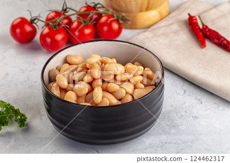 Canned white beans in the bowl 124462317