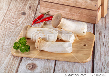 Asiam mushrooms raw eringi heap Asiam mushrooms raw eringi heap 124462382