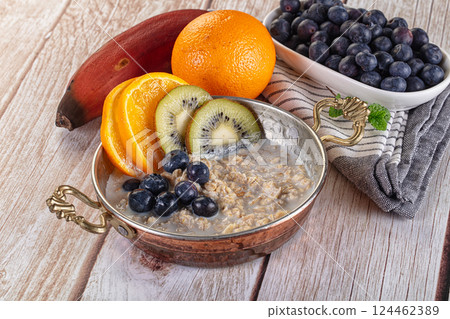 Oats porridge with blueberry, kiwi and orange 124462389