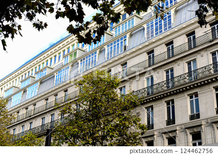 Building facade of luxury shopping mall Galeries Lafayette in Paris, France Building facade of luxury shopping mall Galeries Lafayette in Paris, France 124462756