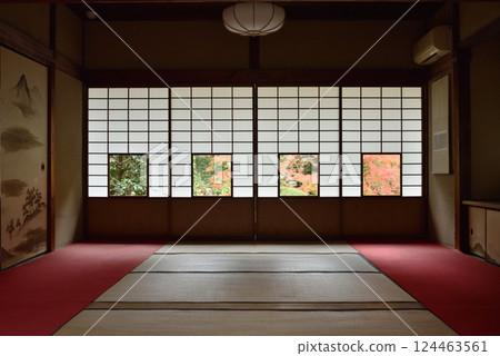 The scenery of the Lotus Room at Unryu-in Temple, a branch temple of the Imperial Palace of Sennyuji Temple (Higashiyama Ward, Kyoto City) 124463561