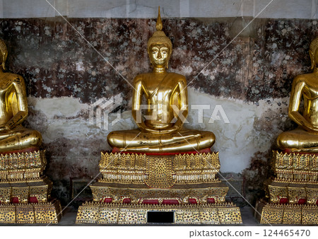Beautiful golden Buddha statue in a temple in Thailand 124465470