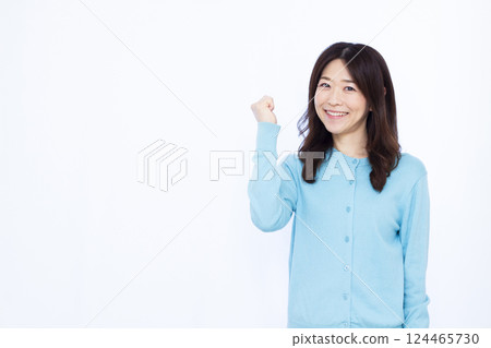 A woman doing a guts pose with a smile 124465730