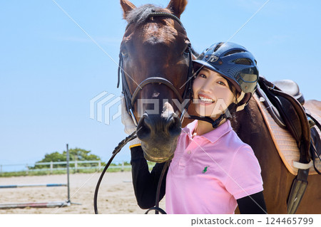 練習騎馬的女人 124465799