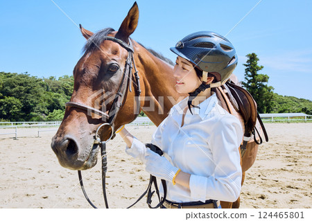 練習騎馬的女人 124465801