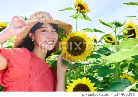 向日葵領域和婦女 向日葵領域和婦女 124466396