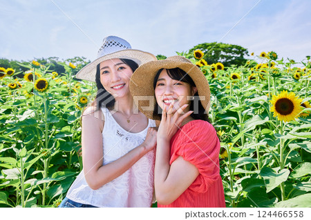向日葵領域和婦女 向日葵領域和婦女 124466558