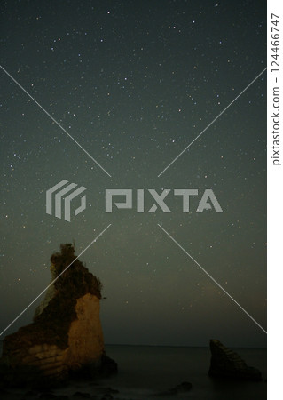 Starry sky rising over Meoto Iwa Rocks 124466747