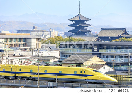 黃醫師在京都站附近跑步，背景是東寺 124466978