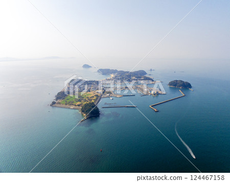 A high-speed ferry leaving Shinojima (Aichi Prefecture) A high-speed ferry leaving Shinojima (Aichi Prefecture) 124467158
