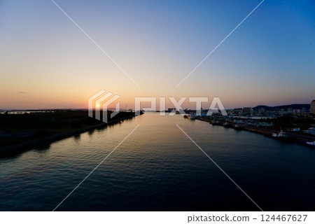 Beautiful sunset seen from Ishigaki Island's Southern Gate Bridge Beautiful sunset seen from Ishigaki Island's Southern Gate Bridge 124467627