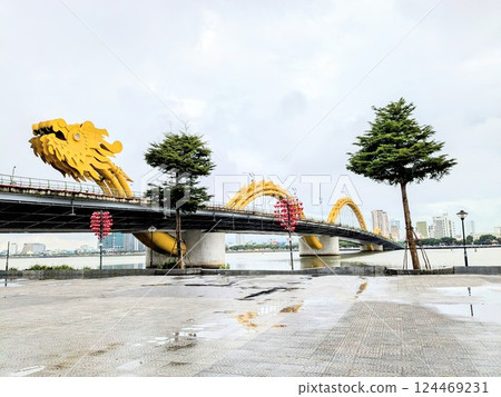 Tourist attractions "Dragon Bridge" and "Merlion" in downtown Da Nang, Vietnam Tourist attractions "Dragon Bridge" and "Merlion" in downtown Da Nang, Vietnam 124469231