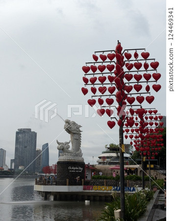 Tourist attractions "Mar Dragon" and "Dragon Bridge" in downtown Da Nang, Vietnam Tourist attractions "Mar Dragon" and "Dragon Bridge" in downtown Da Nang, Vietnam 124469341