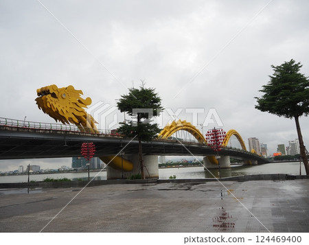 Tourist attractions "Mar Dragon" and "Dragon Bridge" in downtown Da Nang, Vietnam 124469400