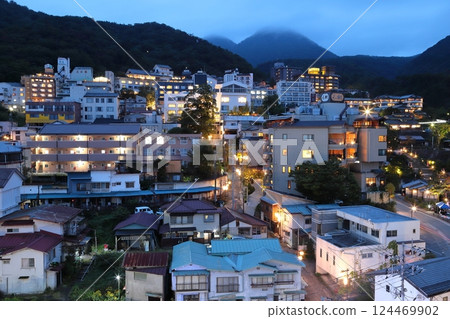 伊香保溫泉的夜景 124469902