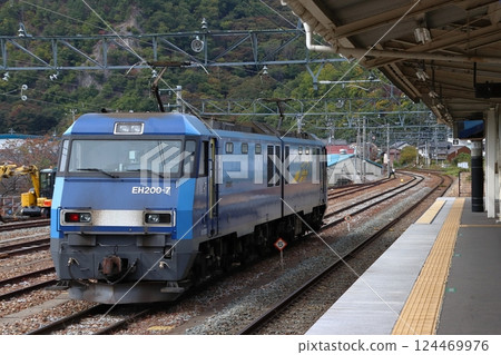 Sakaki Station: At the Nippon Oil Corporation Hokushin Oil Tank Depot (Sakaki Town, Hanishina District, Nagano Prefecture) 124469976
