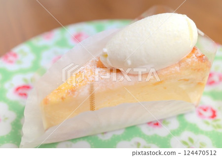 起司蛋糕在你嘴裡融化 124470512