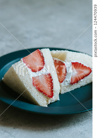 Fruit sandwich strawberry 124470939