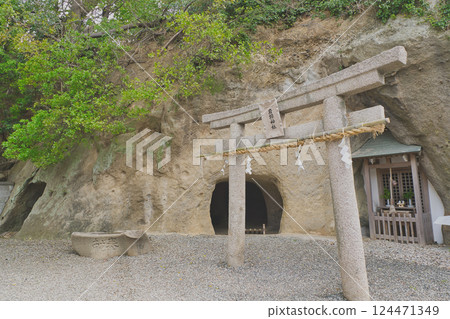 Visit the mysterious spots of the island where the nation was born. Visit the mysterious spots of the island where the nation was born. 124471349