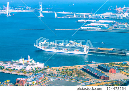 日本橫濱城市景觀，眺望鑽石公主號離港。 （歐羅巴2號首次抵港） 124472264
