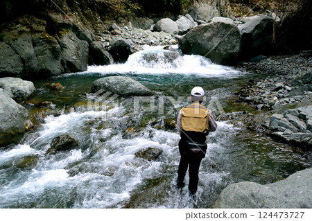 A man fishing with lures in the Hayato River in Tanzawa 124473727