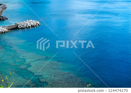 The sea is beautifully clear with emerald green and blue The sea is beautifully clear with emerald green and blue 124474270