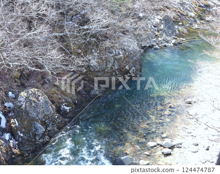 從橋上俯瞰西野川 從橋上俯瞰西野川 124474787