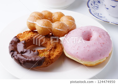 Delicious donuts Delicious donuts 124474950