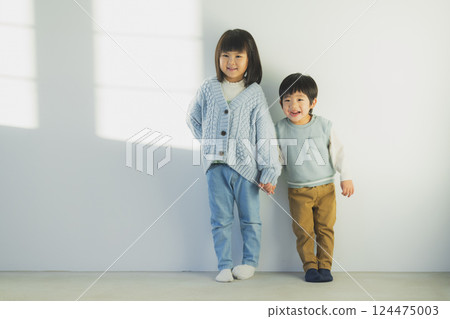 孩子們連接手 124475003