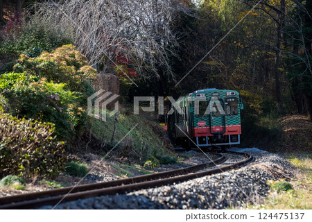 [Mooka Line] A local train passing by a temple 124475137