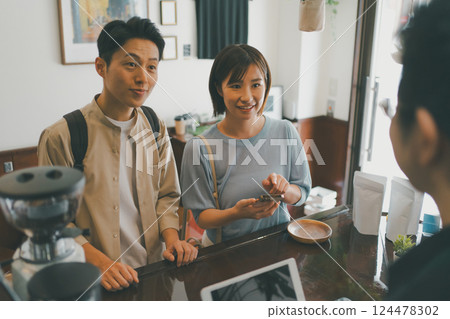 店員 售貨員 人 124478302