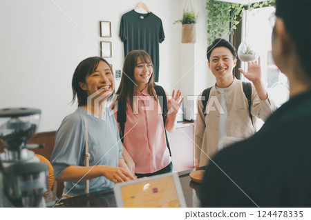 coffee shop, cafe, cafeteria 124478335