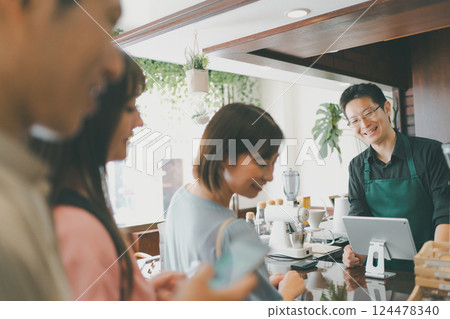 coffee shop, cafe, cafeteria 124478340