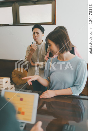 coffee shop, cafe, cafeteria 124478358