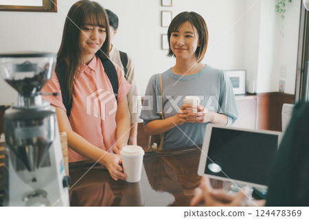 coffee shop, cafe, cafeteria 124478369