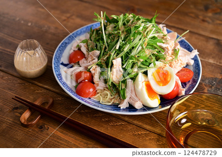 Ramen salad 124478729