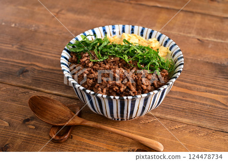 Two colors of rice bowl 124478734