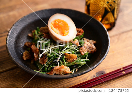 酥脆雞皮、水菜、鹹海帶 124478765