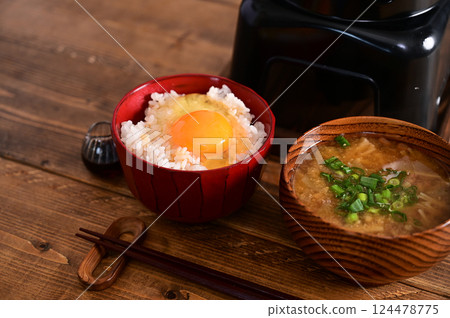 生雞蛋飯和納豆湯 生雞蛋飯和納豆湯 124478775