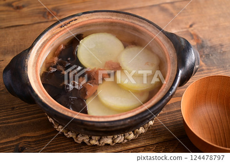 Wood ear mushroom and plum nagashi 124478797