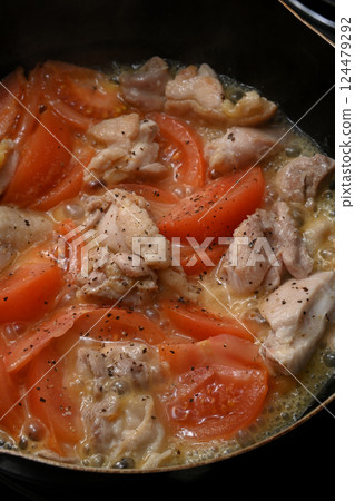 Chicken Tomato 124479292