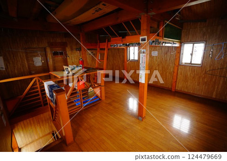 散兵坑小屋內部 124479669